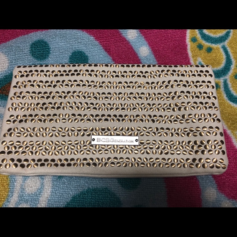 Bcbgeneration clutch